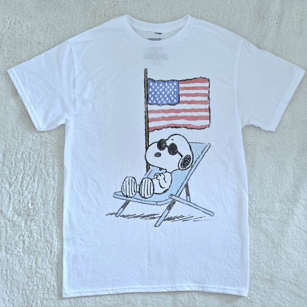 Peanuts🥜 Patriotic🇺🇲 Snoopy🐕 Graphic Tee👕 - NWOT - Picture 7 of 10